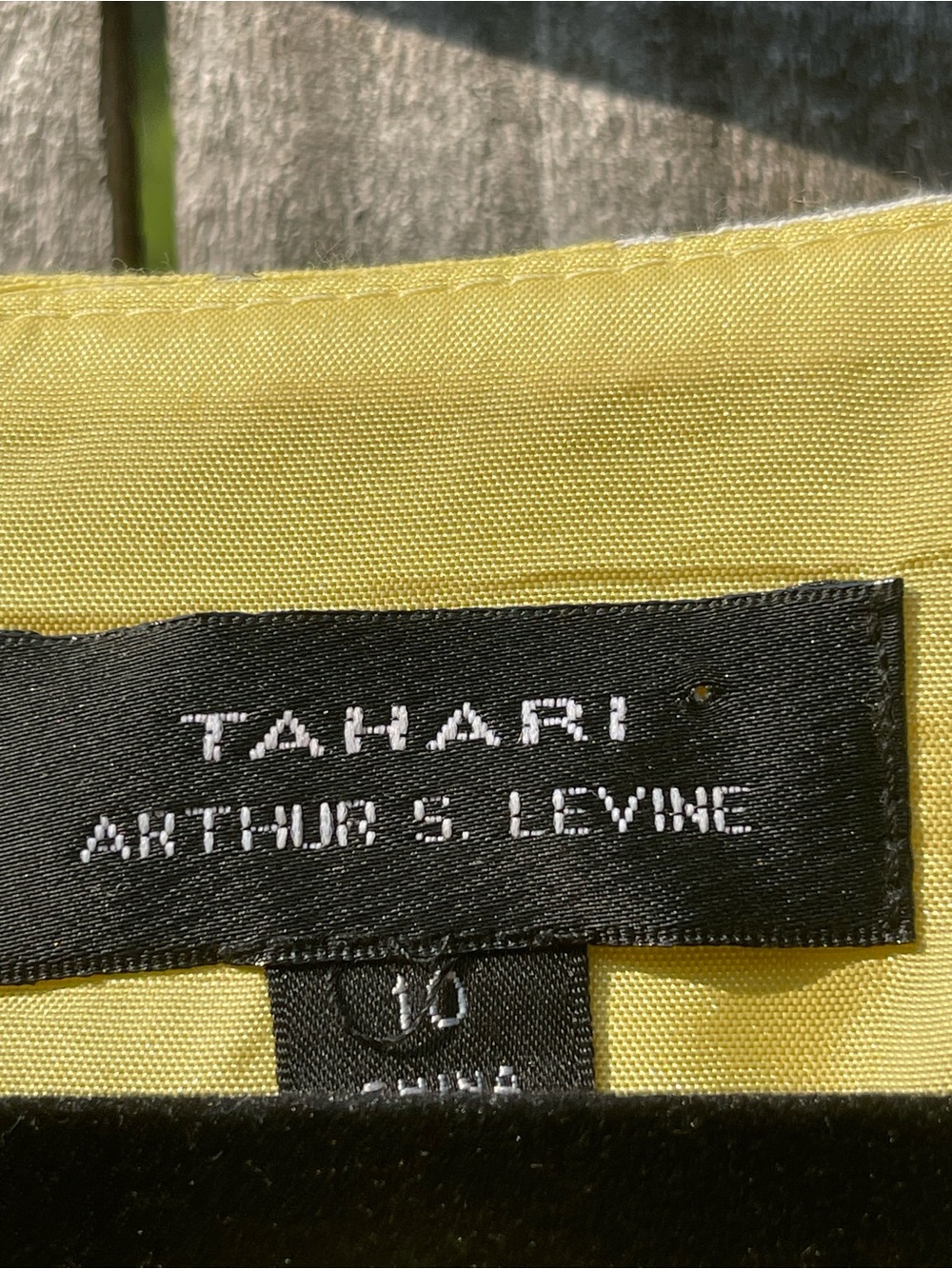 T Tahari Yellow Brocade Dress with Metallic Gold highlights Sz 10 - Picture 7 of 13